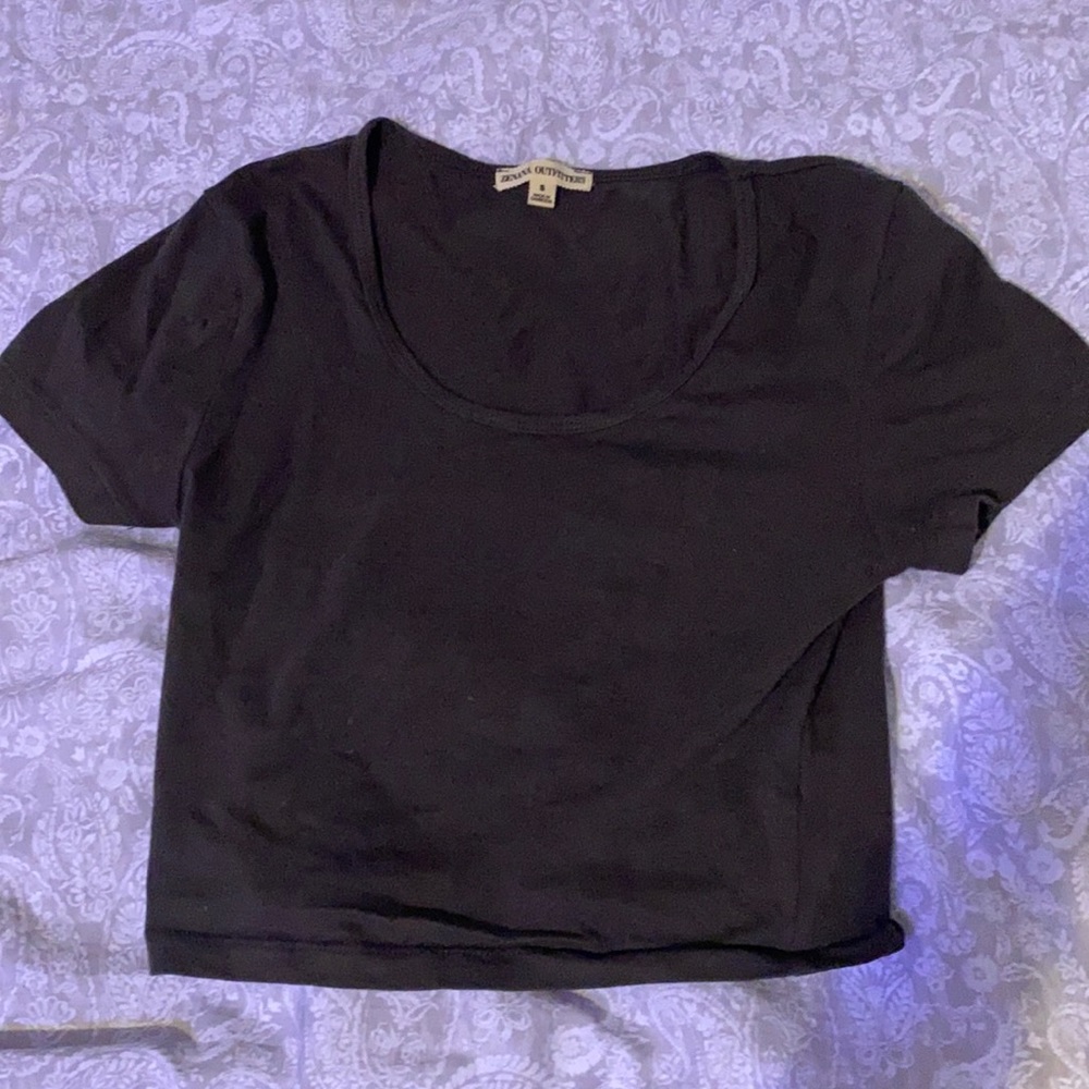 a gray cropped short sleeve shirt.